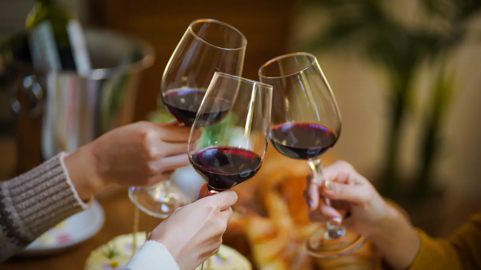 3 wine glasses clinking