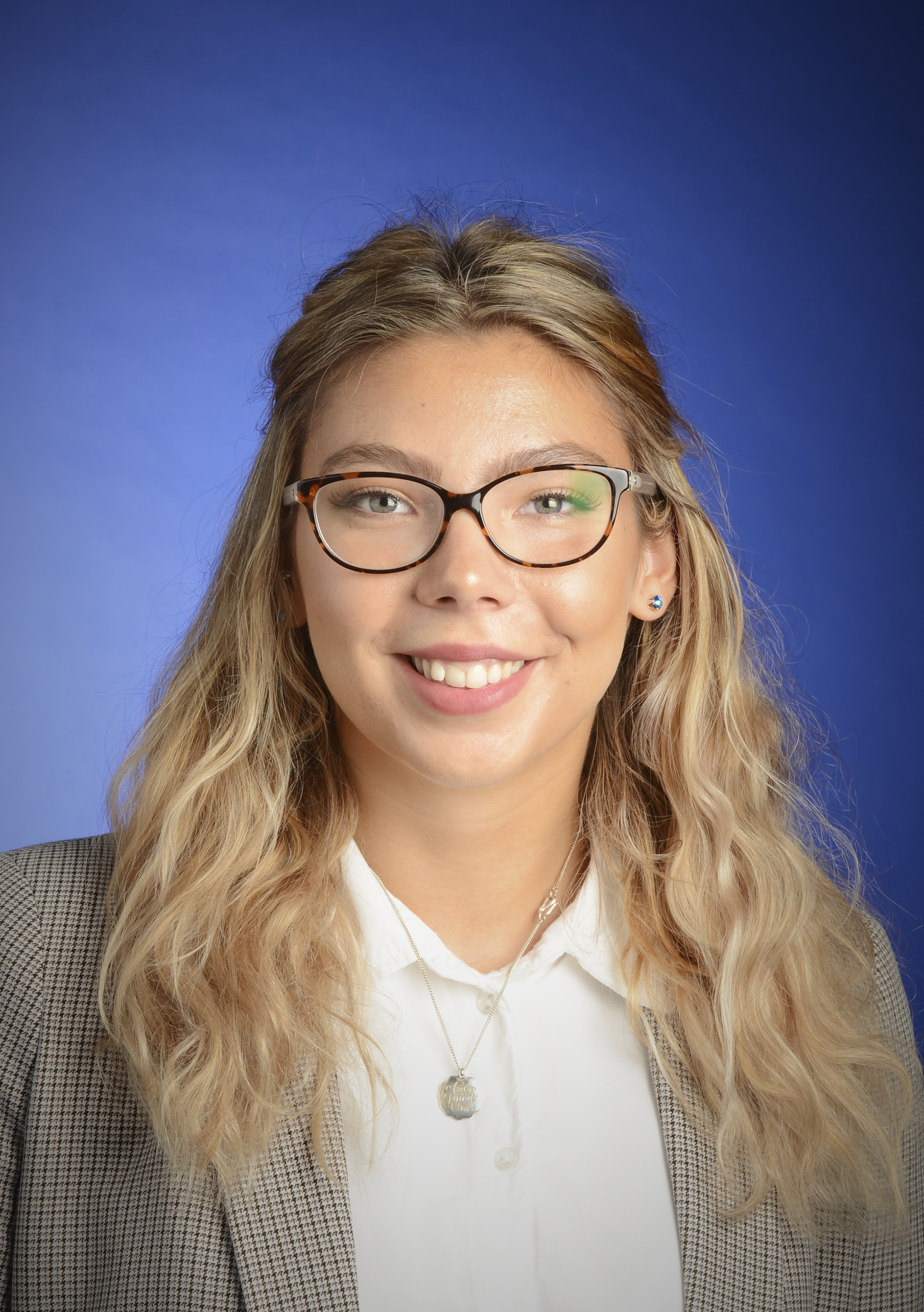 Hollie MacPhail Headshot