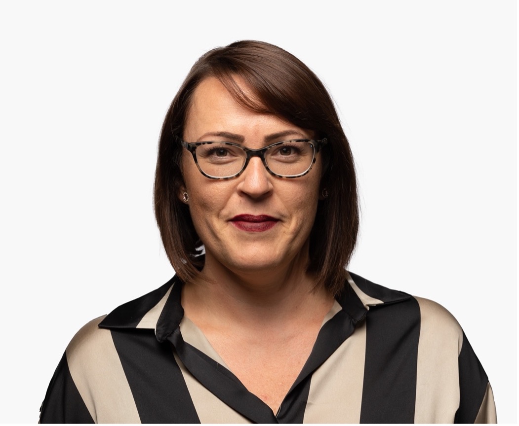 Janine Fall Headshot